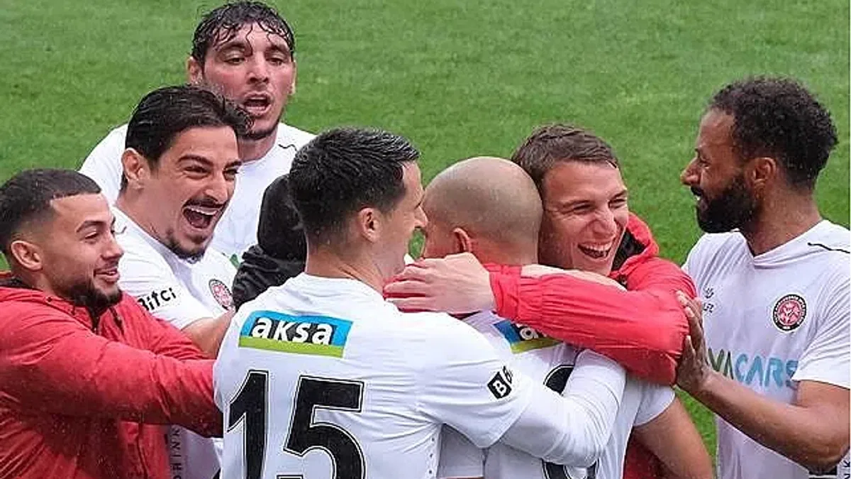 İstanbulspor 1-2 Fatih Karagümrük (Maç Sonucu) Süper Lig'de küme düşen ilk takım İstanbulspor oldu!