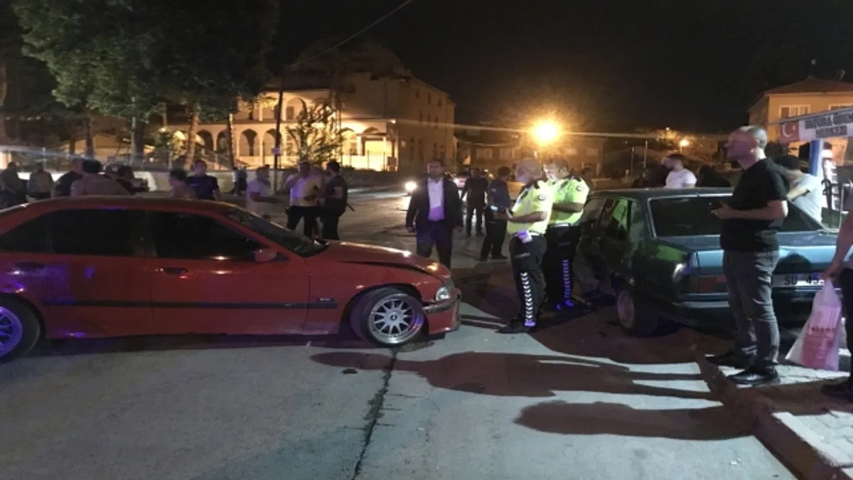 Kayseri'de otomobiliyle drift yapmak isteyen sürücü park halindeki araca çarptı