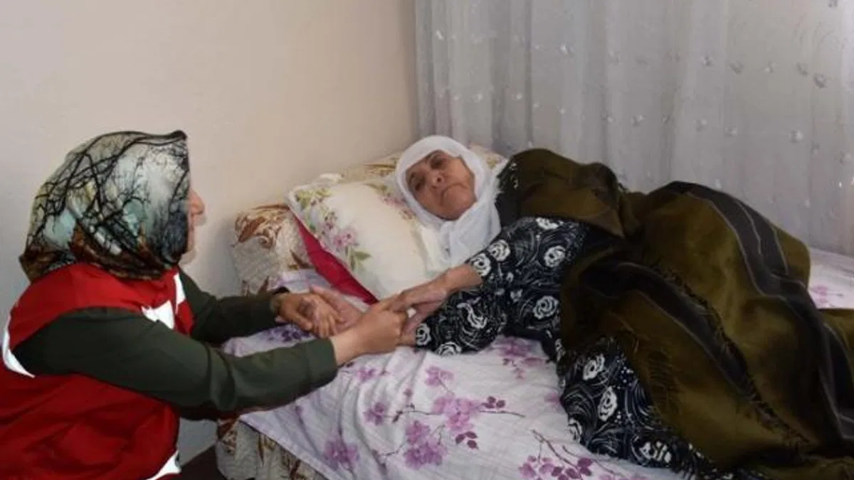 555 bin kişi yararlanıyor... Ağustos'ta da evde bakım destekleri artışlı yatırılacak