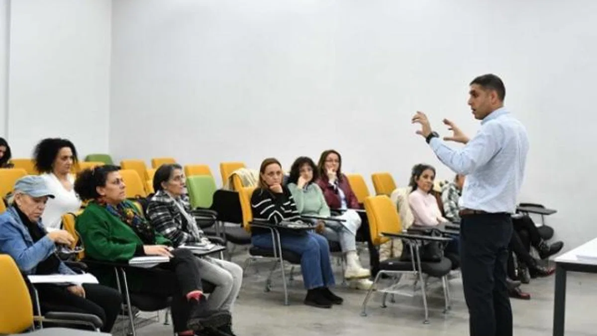 Fikirler kursiyerler için masaya yattı