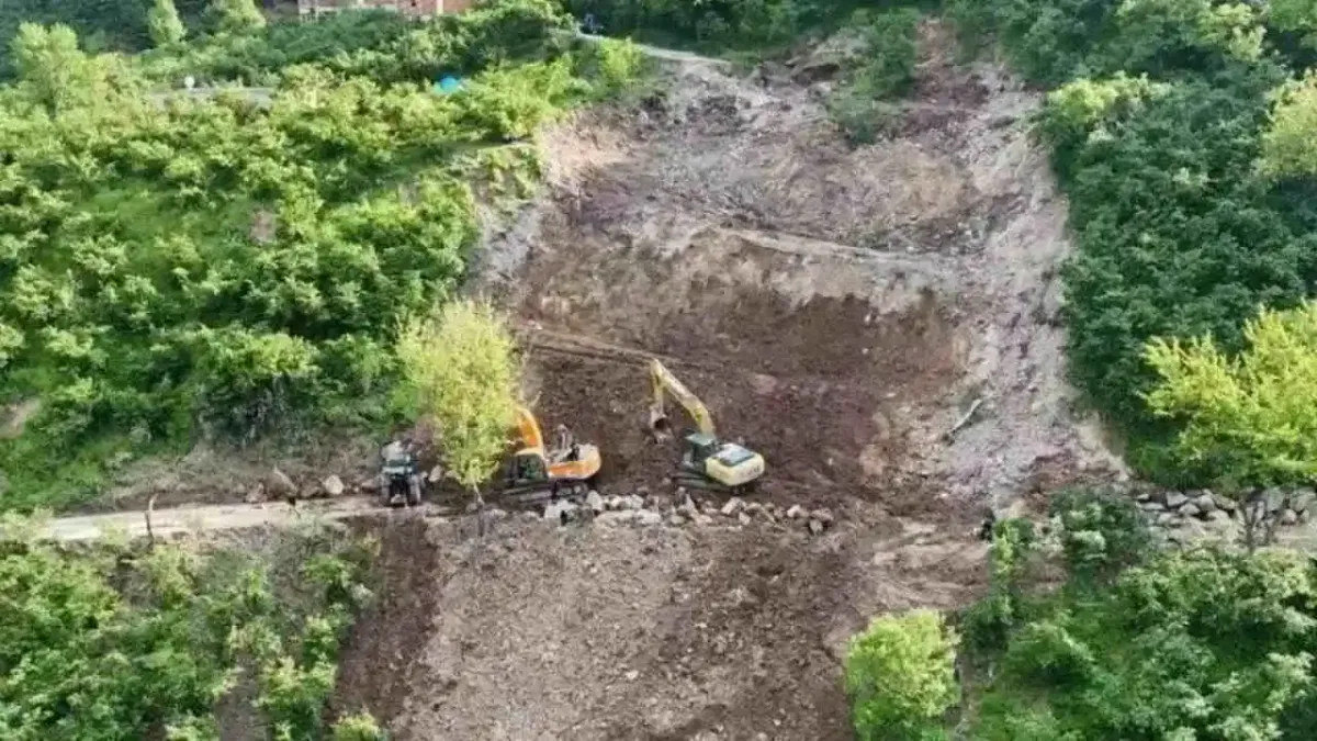 Ordu’da heyelan temizlendi, yol yeniden açıldı