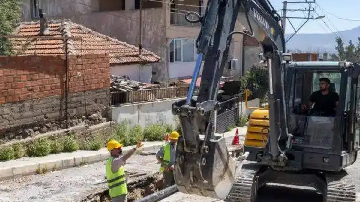 İzmir Bayraklı’da 25 yıllık altyapıya neşter