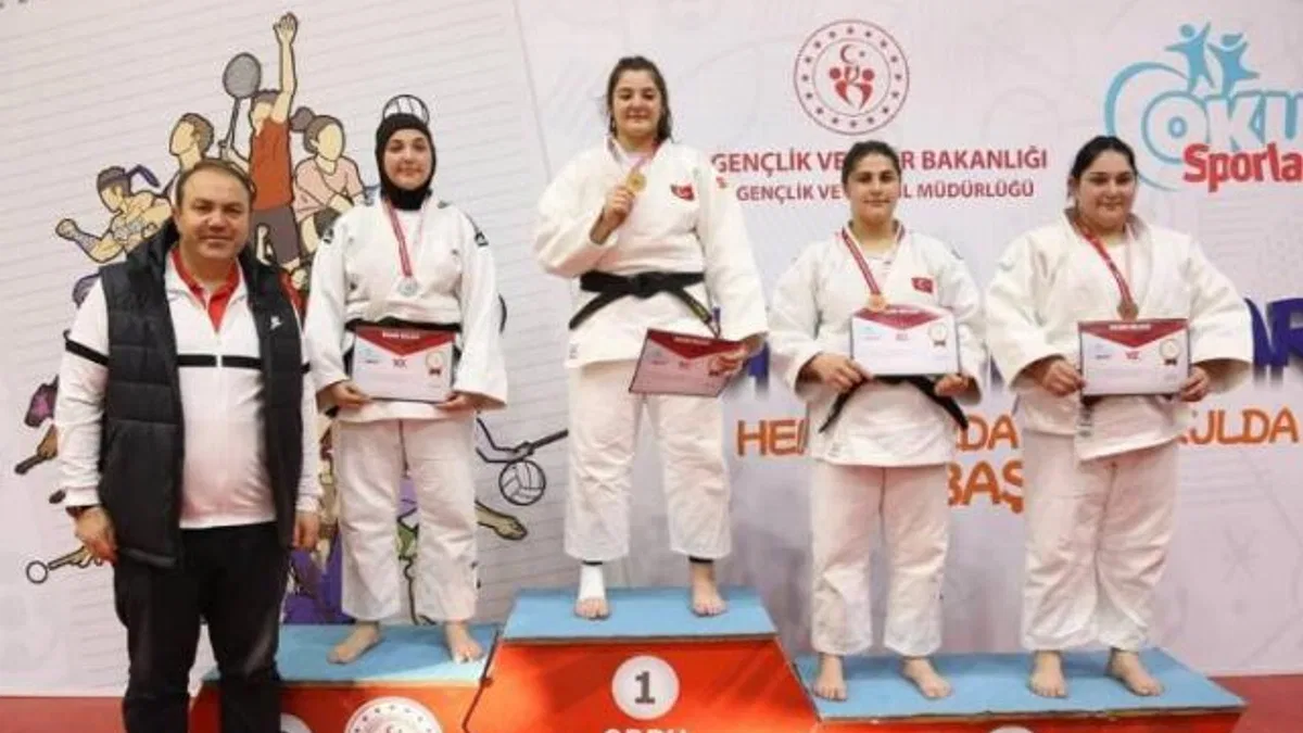 2 gümüş 2 bronz madalyanın sahibi oldular