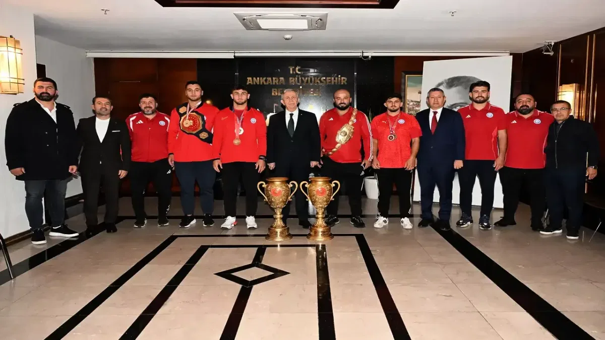Mansur Yavaş, ASKİ Spor güreşçilerini ağırladı