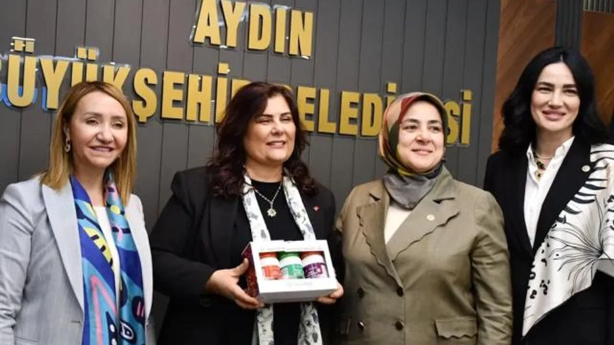 AK Partili kadın belediye başkanları Aydın'da buluştu