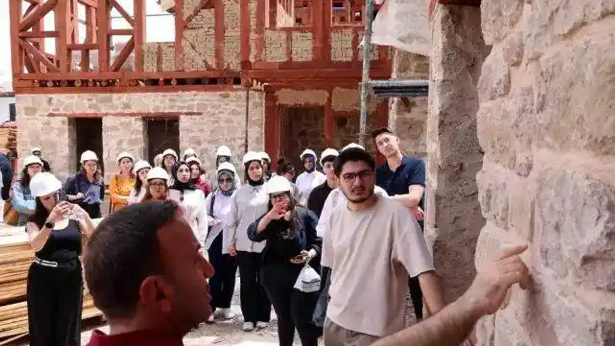 Konya'da mimarlık öğrencilerinden Arasta incelemesi