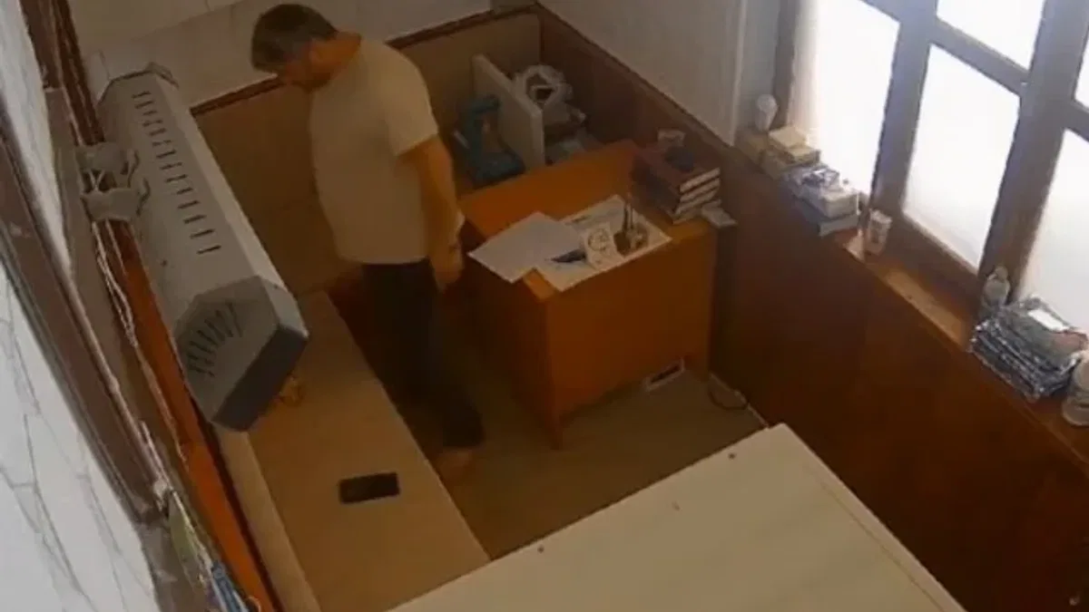 İmam odasında skandal! Düzce'de imam toplanan paraları sayarken cebine atmaya çalıştı!