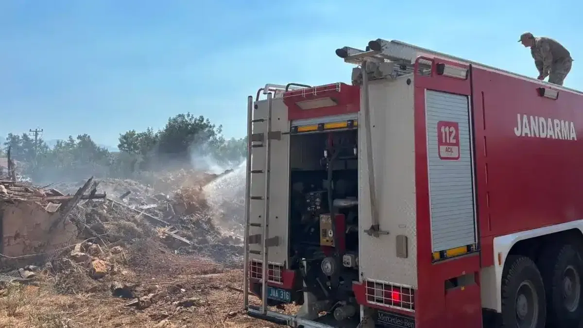 Antalya’da orman yangınlarına jandarmadan yoğun müdahale