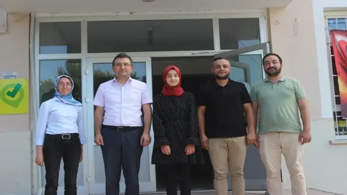 Karapınar ilçesinde LGS'de derece yapan Gökbaş, altınla ödüllendirildi