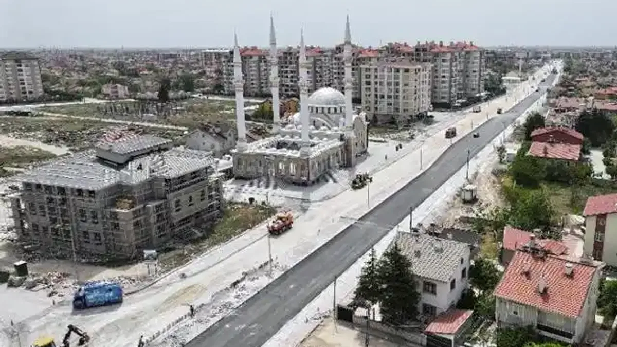Başkan Altay: Küçük Aymanas Caddesi'nde sıcak asfalt çalışmasına başladık