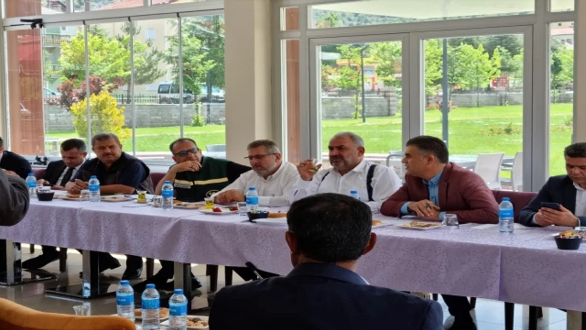 AK Parti temsilcileri Hüyük, Derebucak ve Derbent'te çiftçilerin sorunlarını dinledi