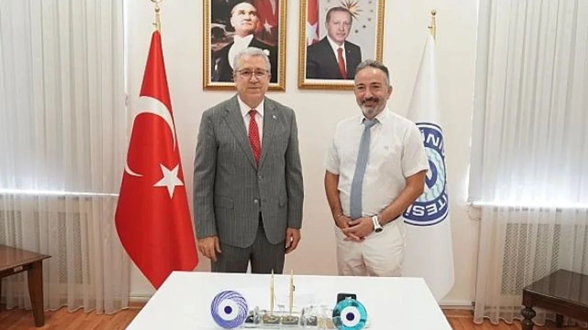 Egeli akademisyen Azerbaycan'da bir ilki gerçekleştirdi