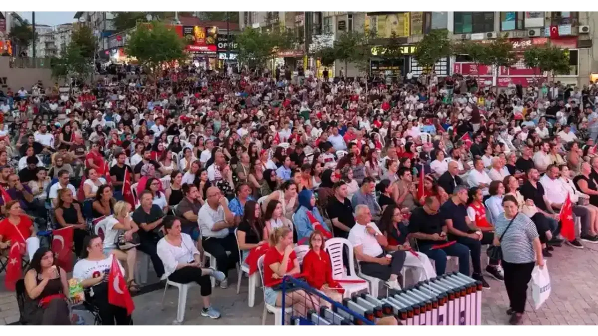 Filenin Sultanları’nın Avrupa Şampiyonluğu Maltepe’de dev ekranda kutlandı
