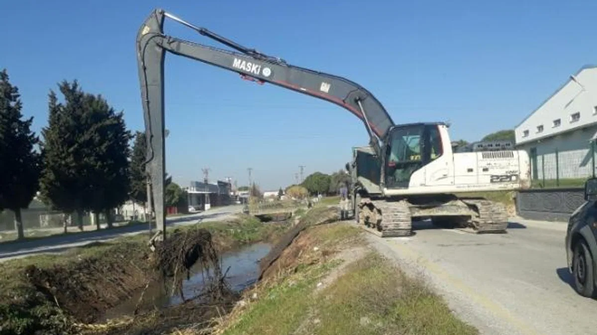 Manisa Hürriyet Mahallesi'nde dere temizliği