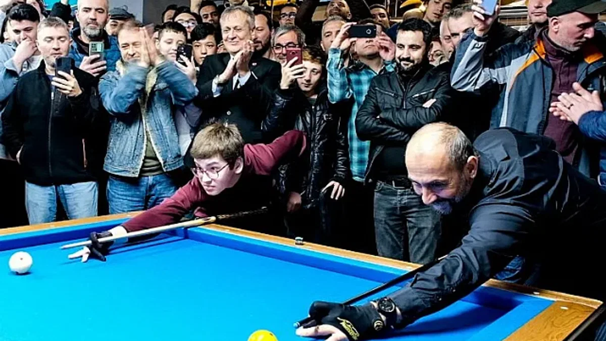 Bursa'da dünya şampiyonundan bilardo şov