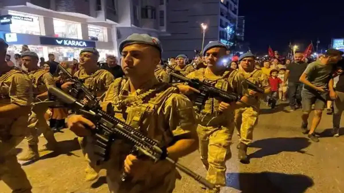 Niğde'de 30 Ağustos Zafer Bayramı'nda fener alayı düzenlendi