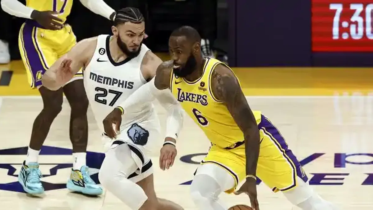 LeBron James rekor kırdı Lakers öne geçti