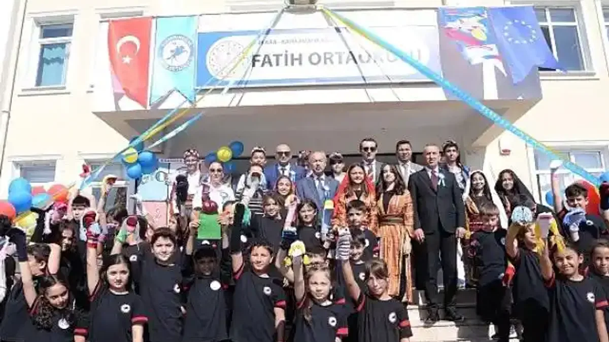 Kahramankazan Fatih Ortaokulu, ErasmusDays kapsamında renkli bir kutlama programı düzenledi.