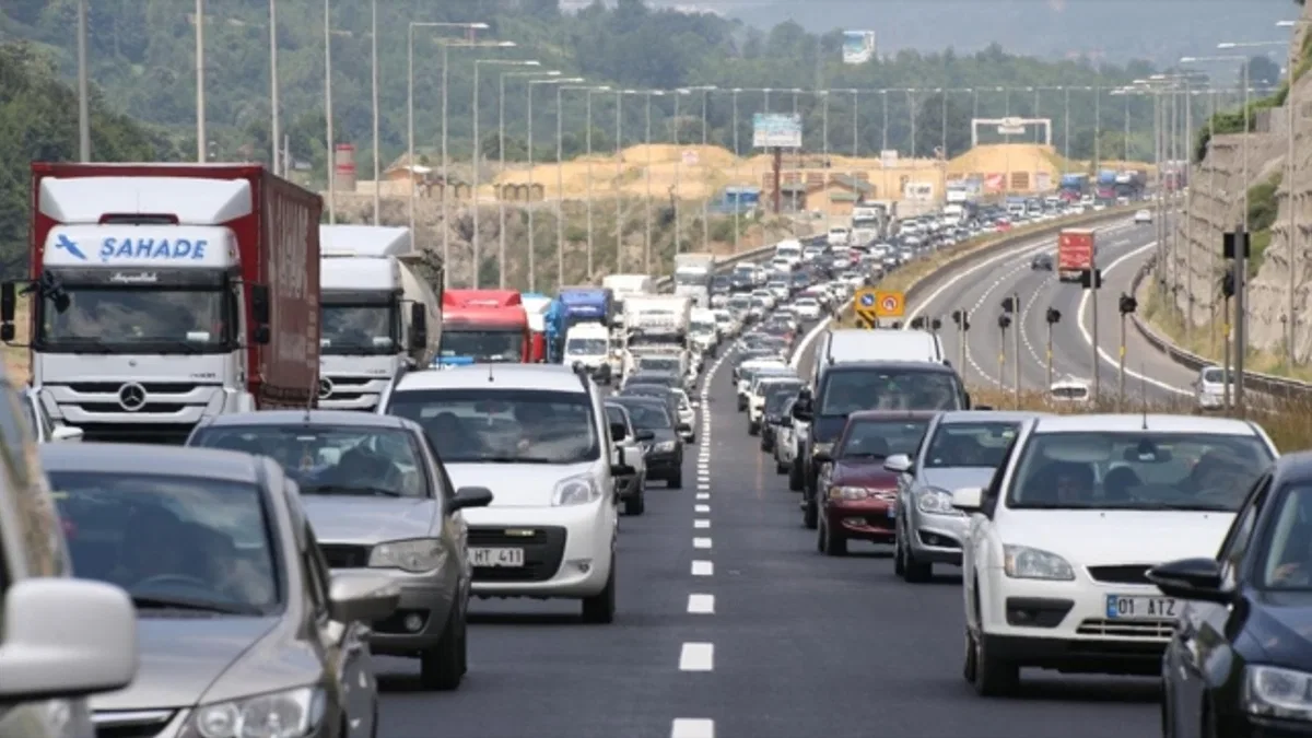 Bayram tatilinde yola çıkacak sürücülere "dikkatiniz dağılmasın" uyarısı