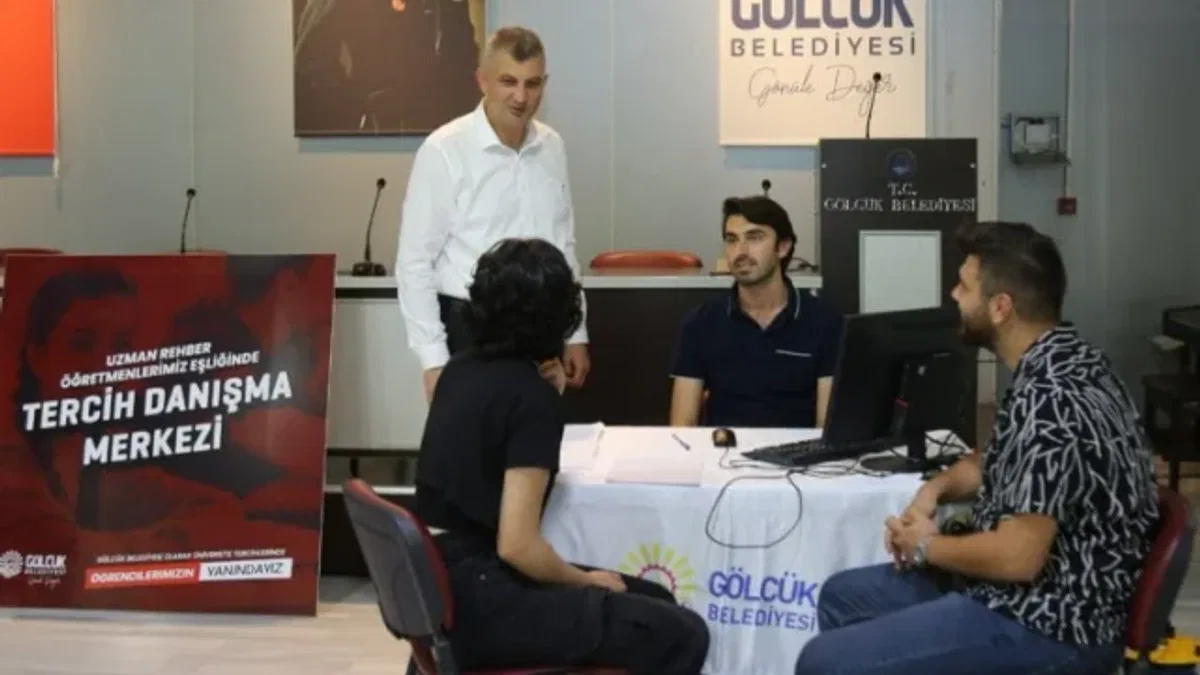 Gölcük Belediyesi tercihlerde öğrencilerin yanında