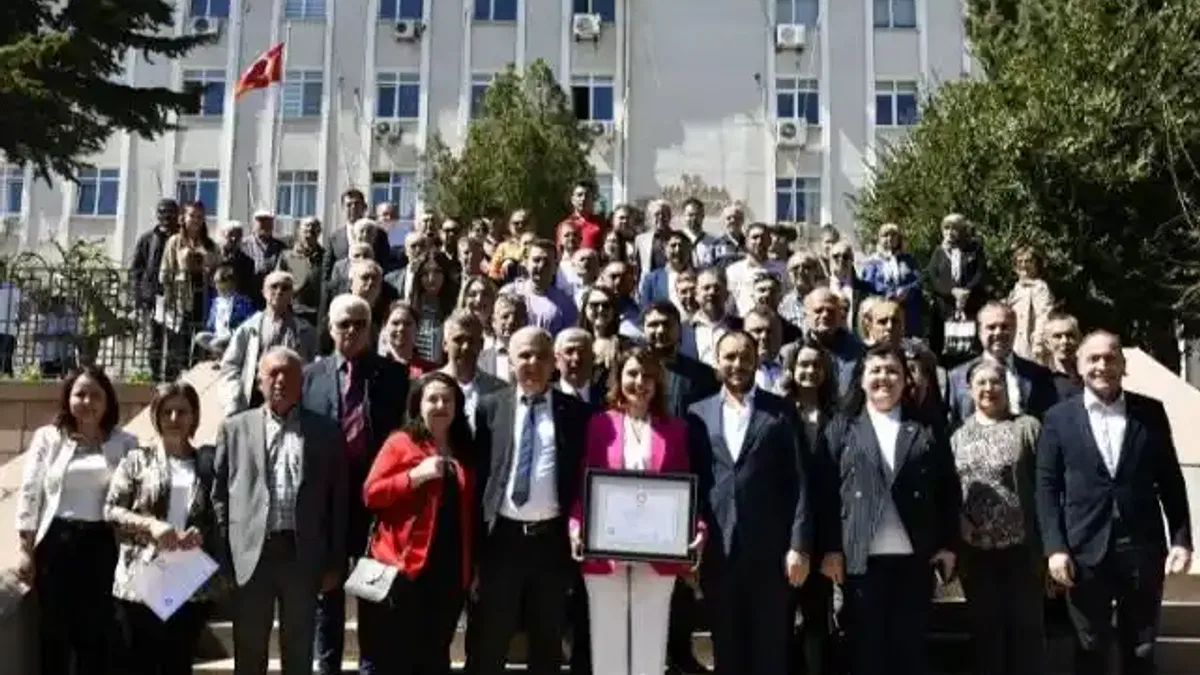 Malkara'da Nergiz Karaağaçlı Öztürk mazbatasını aldı