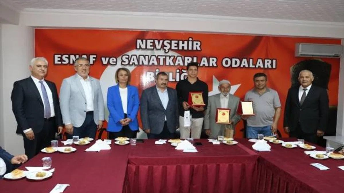 Nevşehir'de yılın ahisi, kalfası ve çırağına plaket verildi