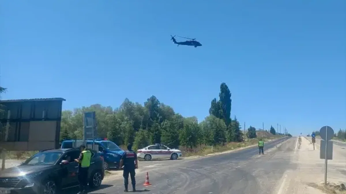 Eskişehir'de jandarma ekipleri helikopter destekli trafik denetimi gerçekleştirdi