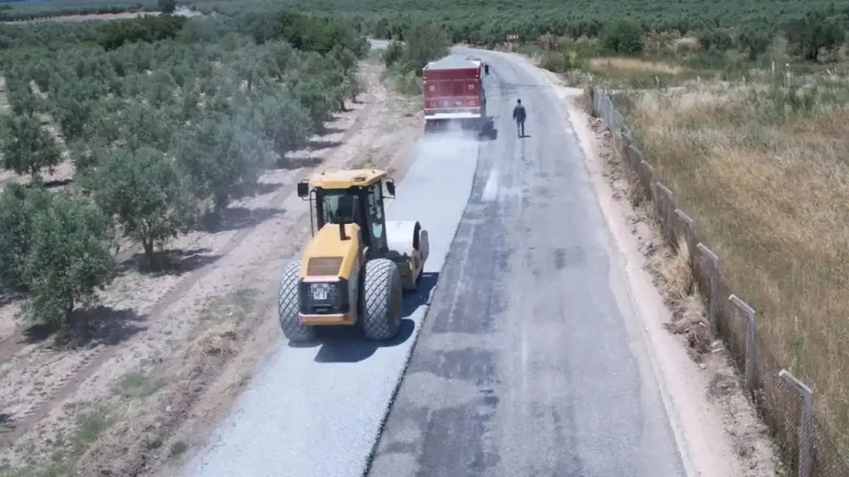 Manisa'da Akhisar Mecidiye ve Şehzadeler Yeniharmandalı’nın yollarına bakım