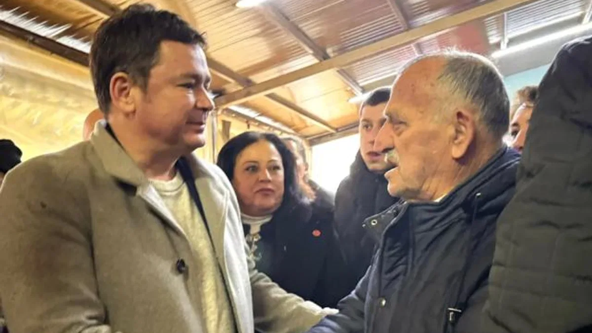 Başkan Aydın Bursa'da mahalleleri adım adım geziyor