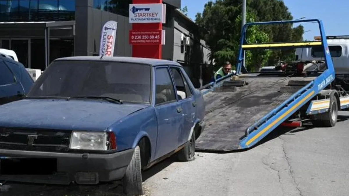 Manisa sokakları hurda araçlardan temizleniyor