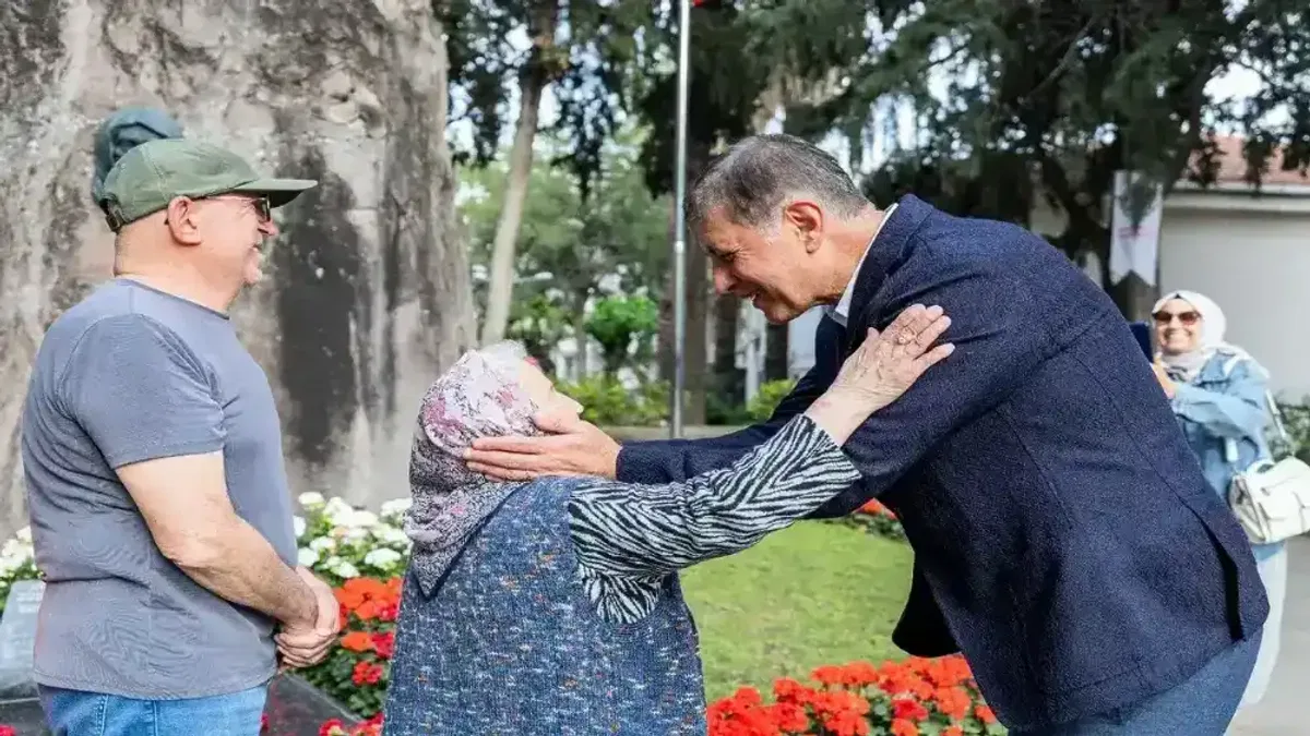 İzmir'de emeklilere yönelik destekler yükseltildi