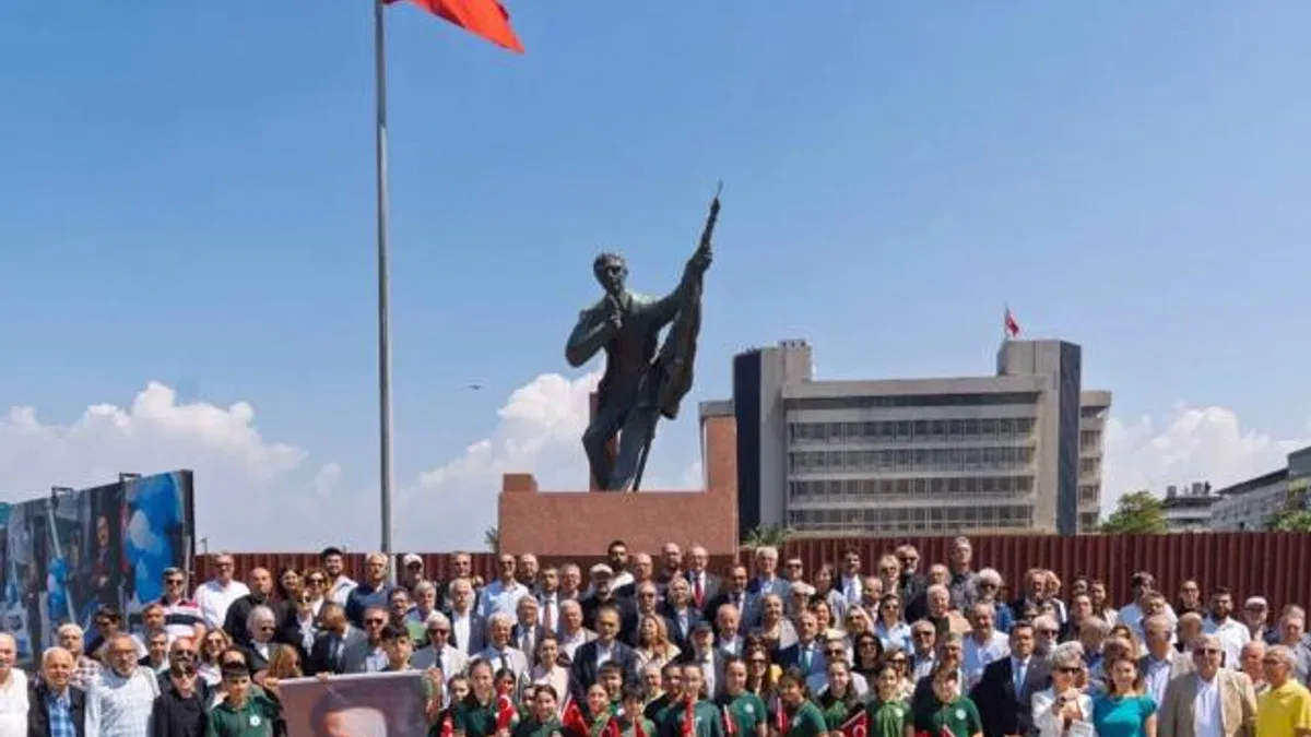 İzmir'de Hasan Tahsin, İlk Kurşun Anıtı’nda anıldı