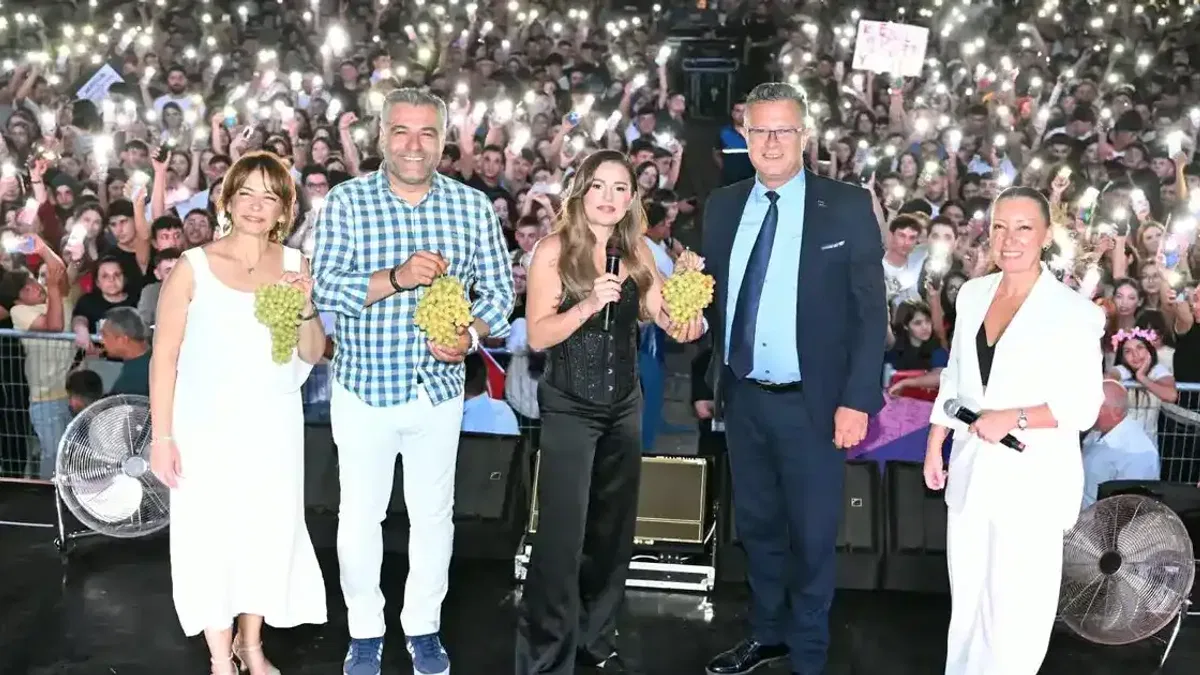Manisa'da Alaşehir’in kurtuluşunda Merve Özbey coşkusu