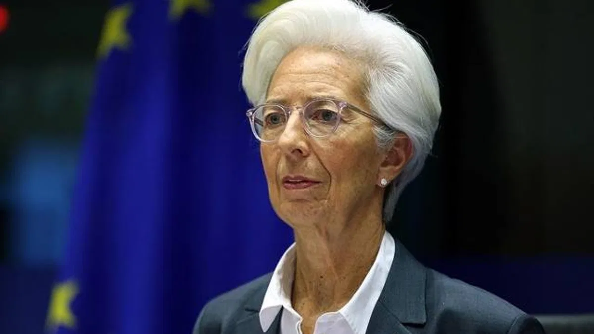 ECB Başkanı Lagarde, enflasyonda risklerin yukarı yönlü olduğunu bildirdi