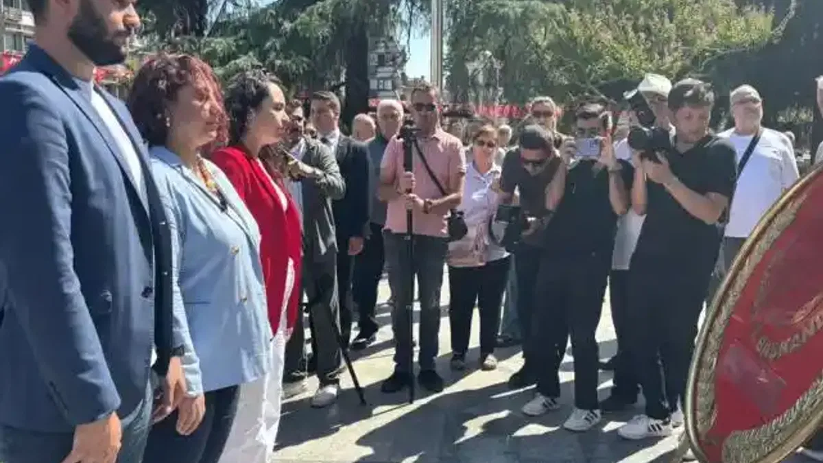 CHP’nin 102'nci yılına Bursa'dan çelenk
