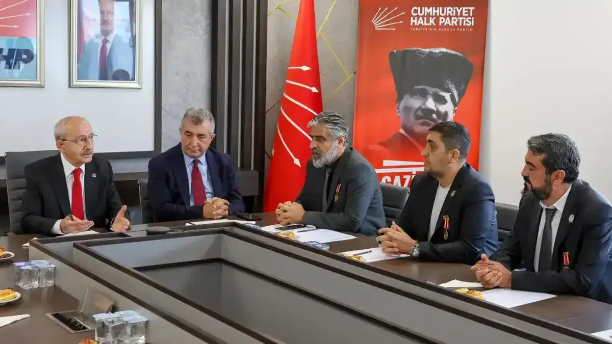 Kılıçdaroğlu 20 gaziyi Genel Merkez'de ağırladı