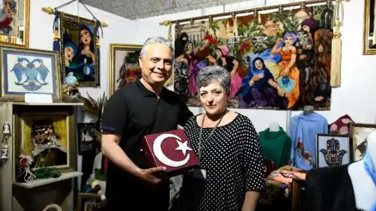 Üreten Eller Sergisi Cam Piramit'te