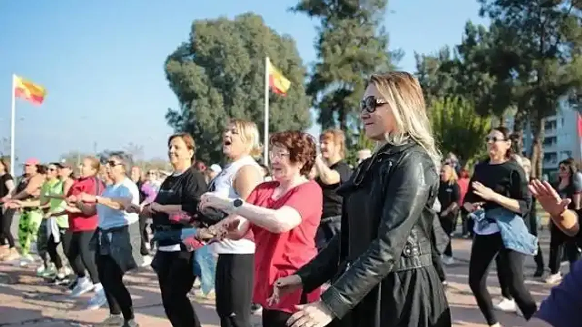 Konaklı kadınlar açık havada zumba ile stres attı