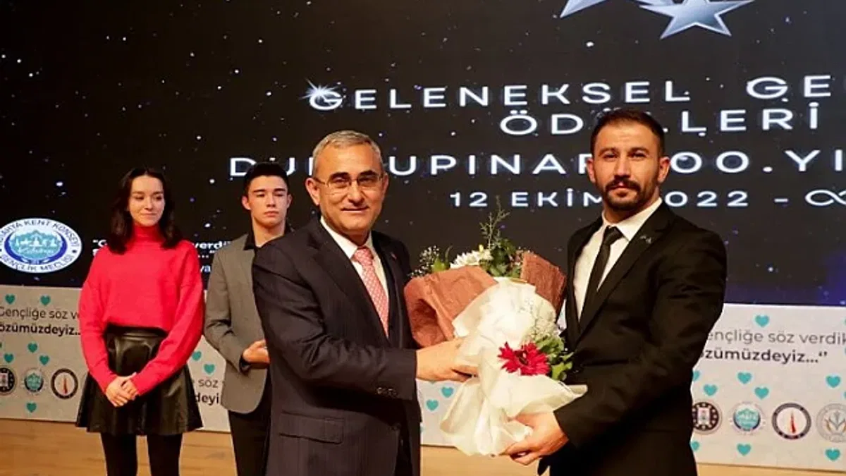 Kütahya'da 'gençlik' ödüllerine kavuştu