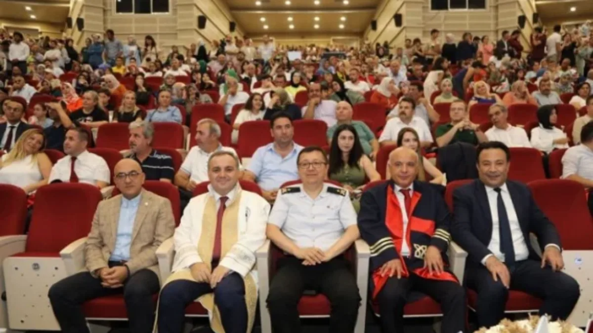 ERÜ Eğitim'de mezuniyet heyecanı