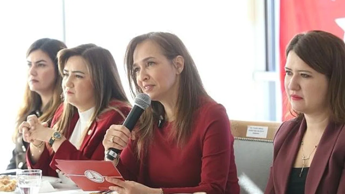 İzmir'in güçlü kadınları Karşıyaka'da buluştu