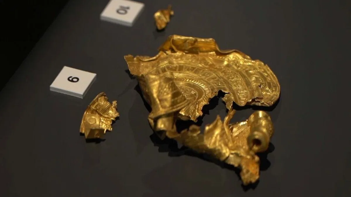 Buried treasures and jewels found by amateurs on show in Denmark's National Museum