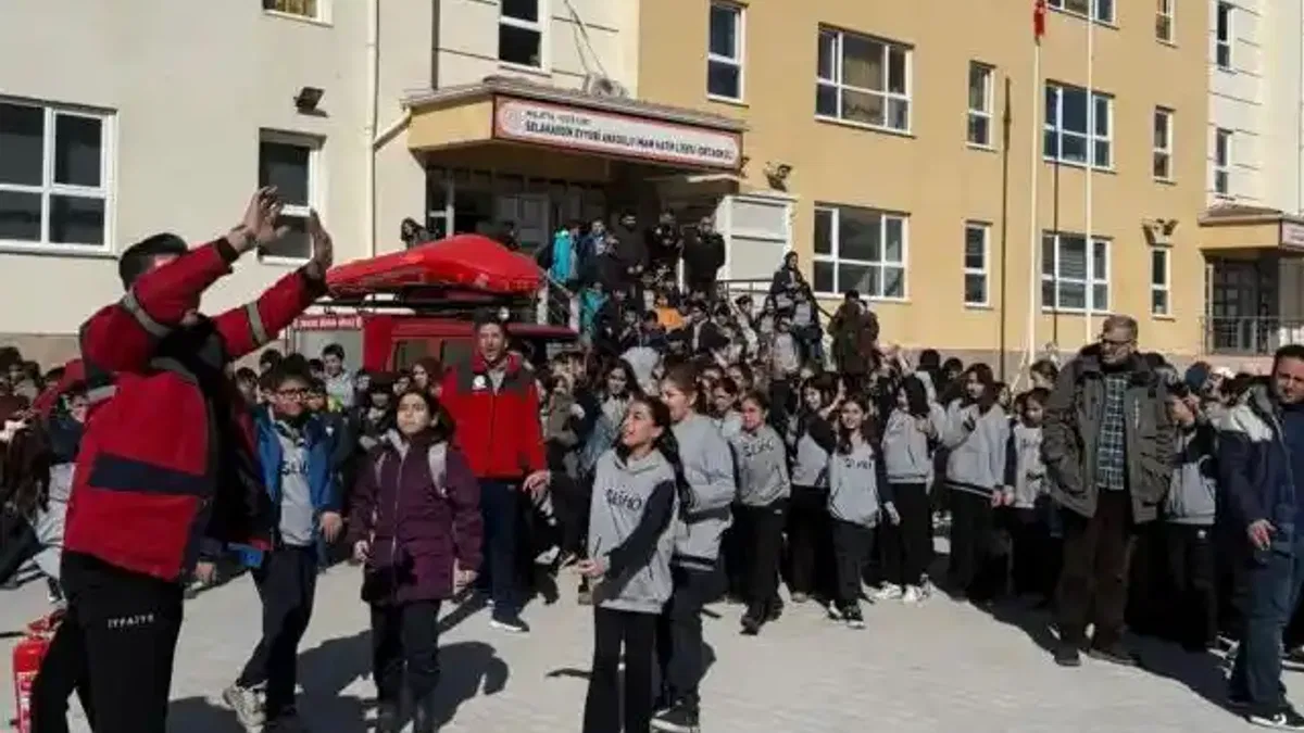 Malatya Büyükşehir'den öğrencilere afet bilinci