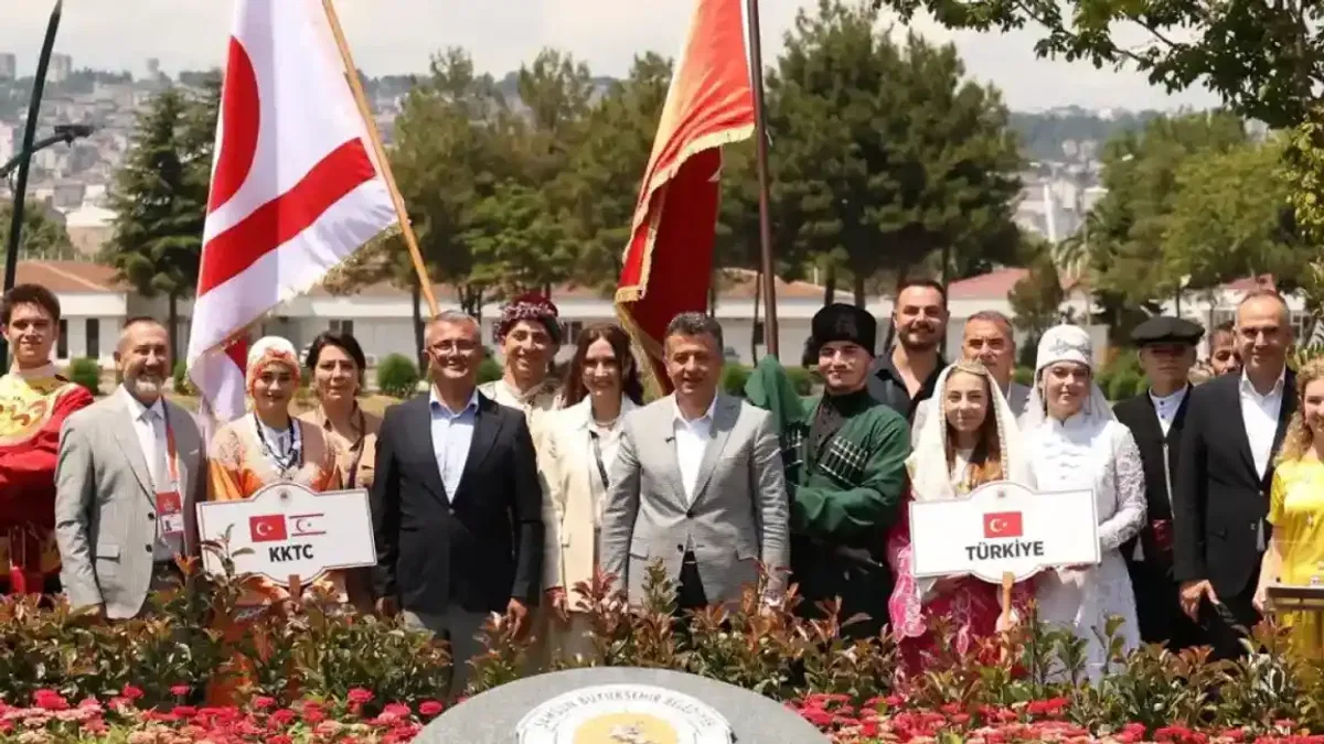 12 ülkeden dansçılar Samsun'da Başkan Doğan’ı ziyaret etti