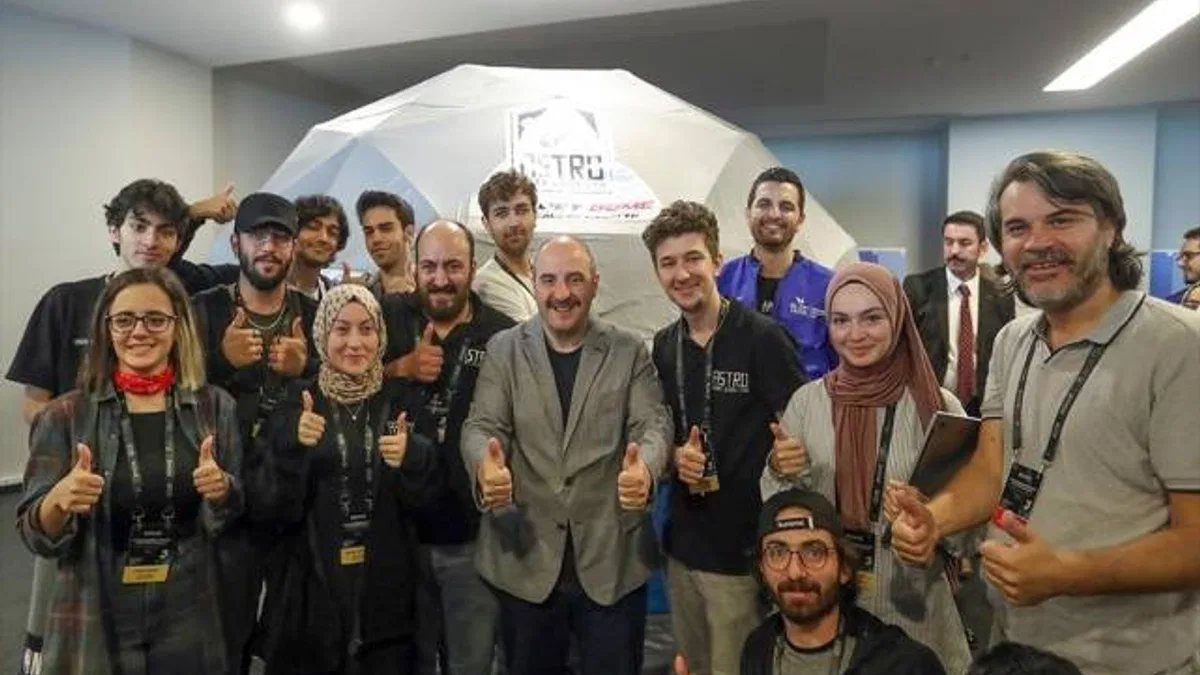 Bakan Varank, Bilişim Vadisi'nde oyun geliştirme yaz kampını ziyaret etti
