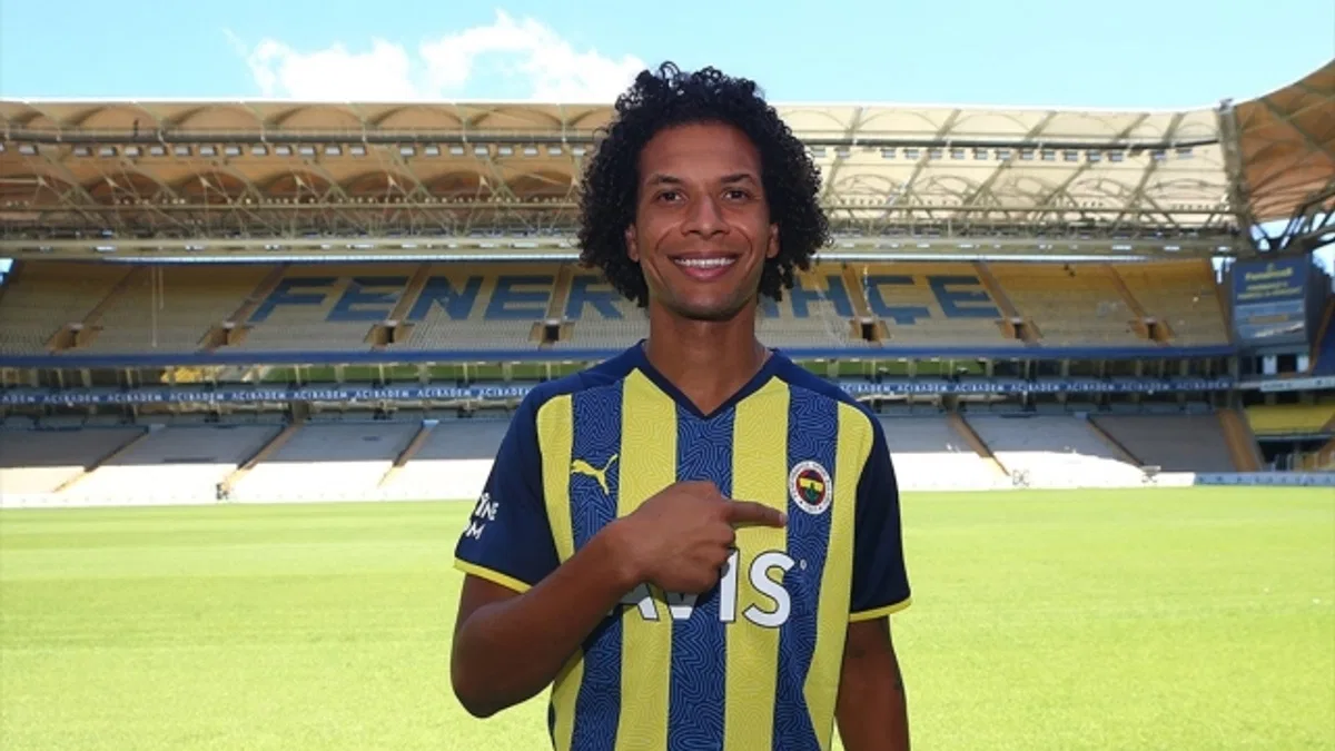 Brezilyalı futbolcu Willian Arao resmen Fenerbahçe'de