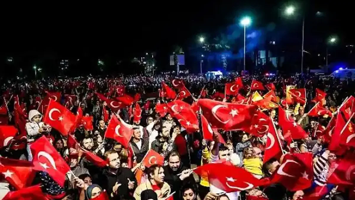 Aliağalılar Cumhuriyet Bayramı'nı Cumhuriyet Meydanı'nda Kutladı