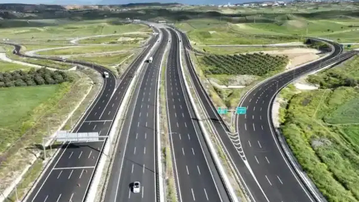 6 şeritli Aydın-Denizli Otoyolu yarın açılıyor... 163 km'lik yol 55 dakikada geçilecek
