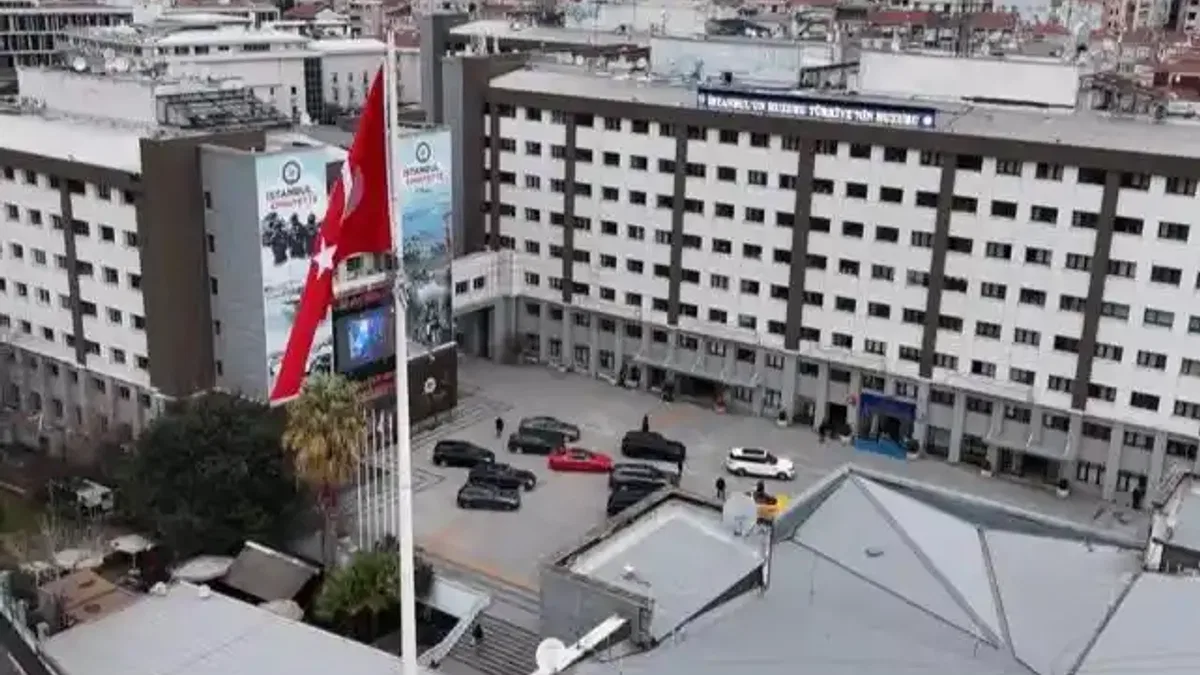 İstanbul'da 11 lüks araç ele geçirildi