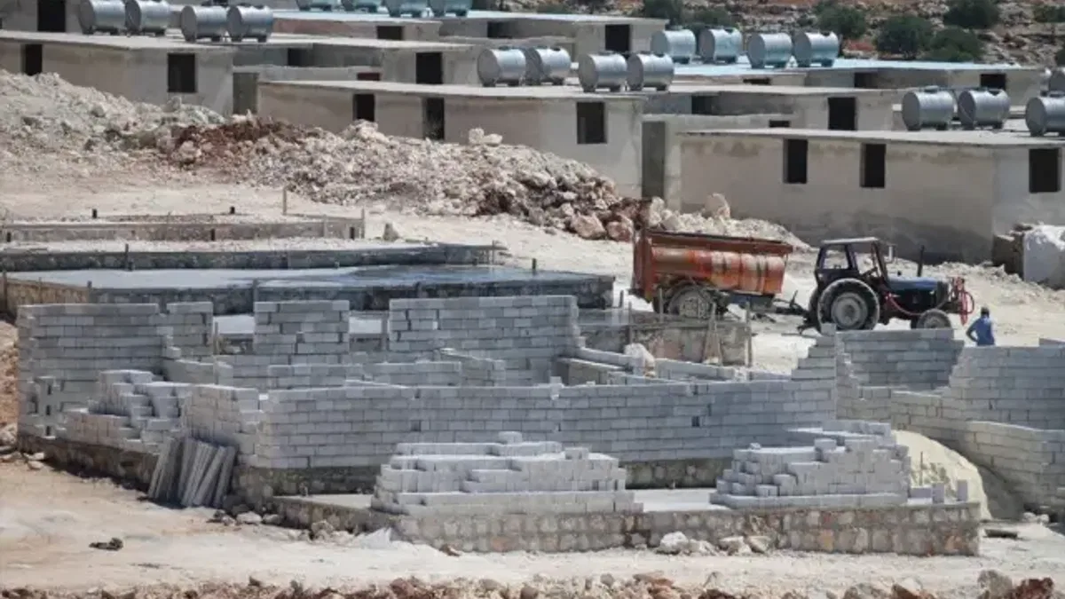 Tel Rıfat'taki YPG/PKK'nın, Afrin'deki briket evlere saldırısında 1 sivil öldü